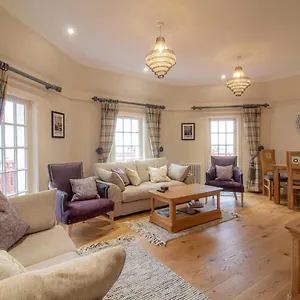  Apartment Luxury Royal Mile By The Castle - Sleeps 4