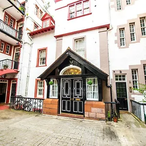  Apartment Famous House, 1 Minute From Castle