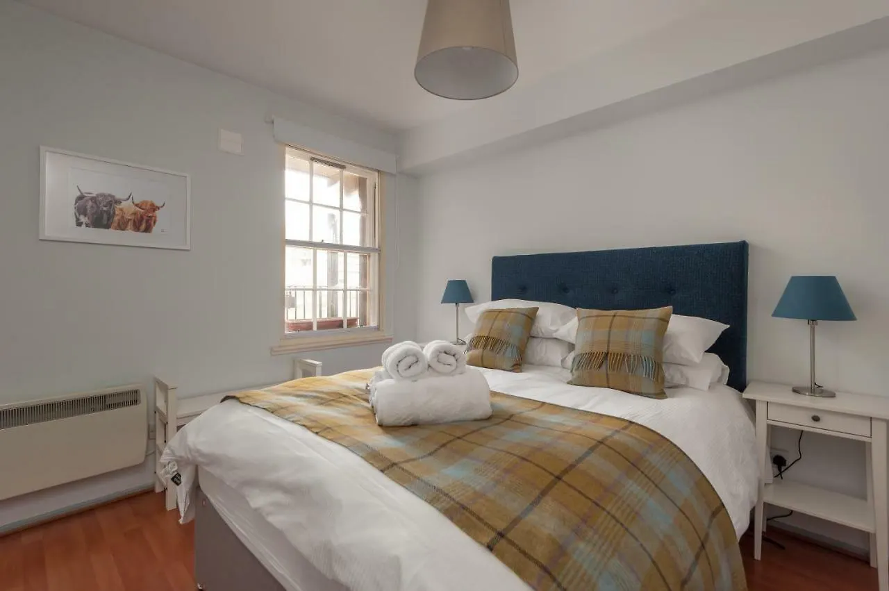 The Wee Highland Coo Apartment Edinburgh